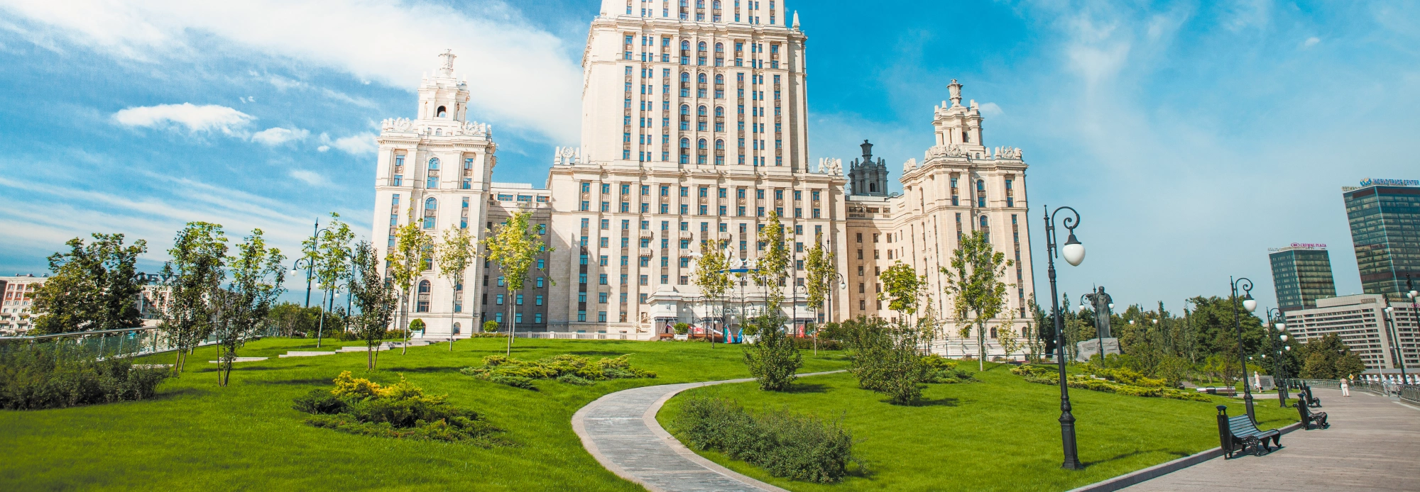 Укладка рулонного газона