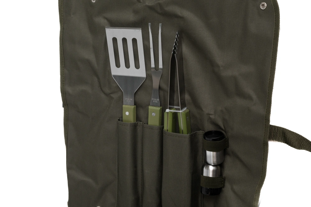 BOYSCOUT Набор сумка-фартук, вилка, лопатка, щипцы, солонка, перечница арт.61320,