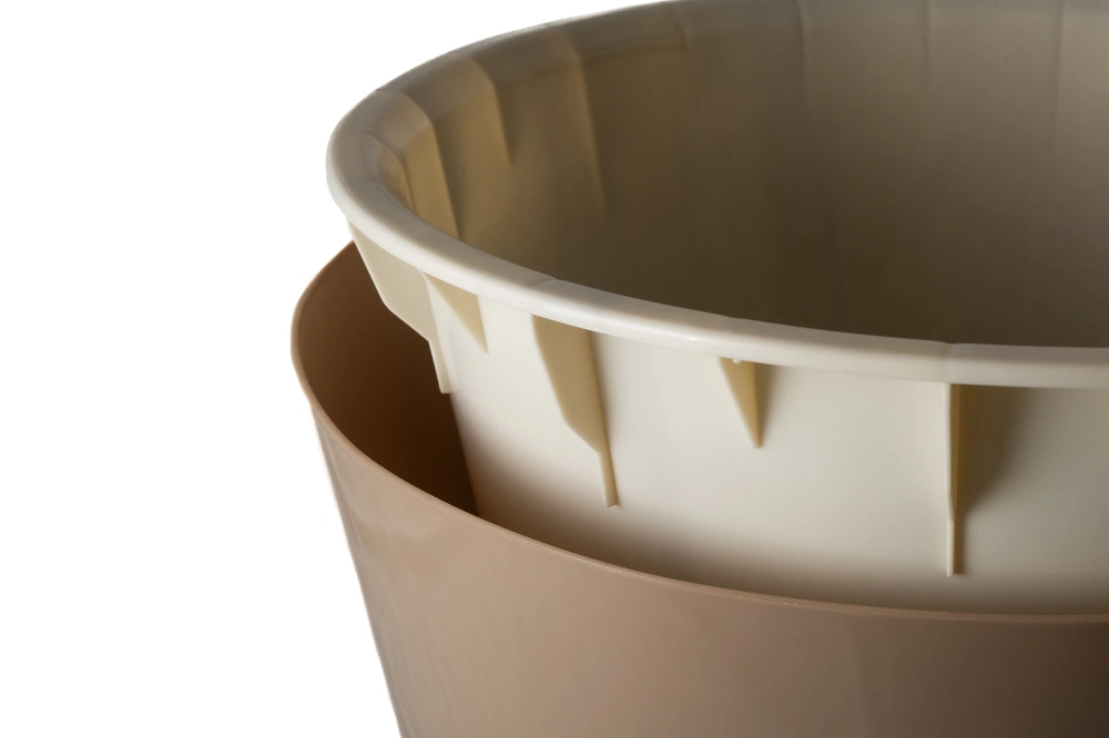 Кашпо InGreen Лондон со вставкой на колесиках пластик (шоколадный), d-32 h-30см 15,7л